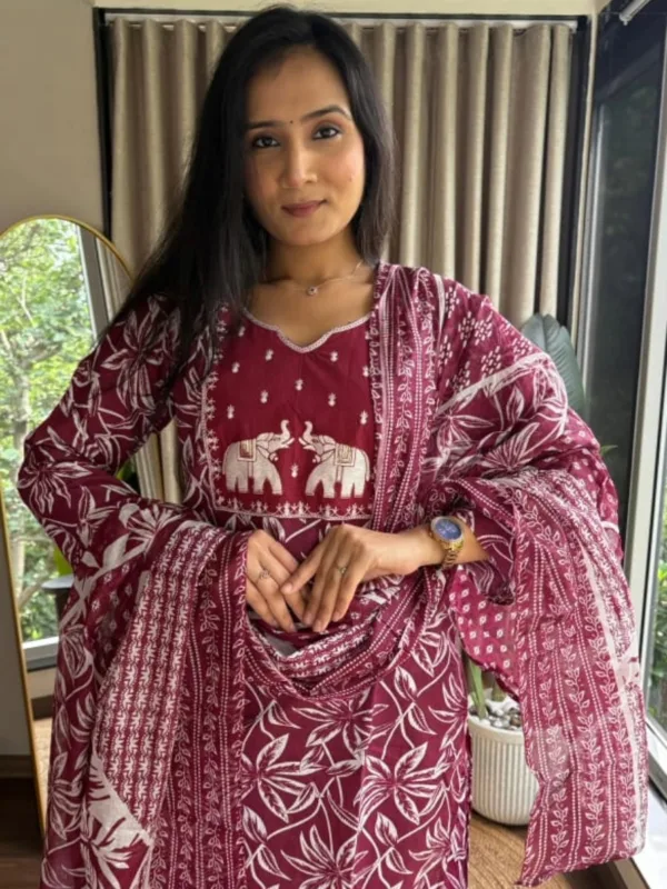 Graceful Threads – Jaipuri Cotton Embroidered Kurti Set - Image 4
